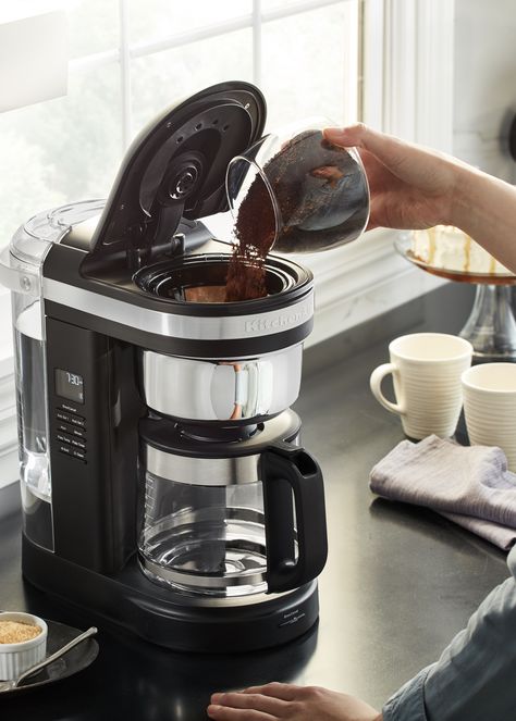 Coffee Machines Home, Coffee Maker Aesthetic, Coffe Maker, Coffee Maker With Grinder, Iced Coffee Maker, Mixer Recipes, Coffee Cheesecake, Countertop Appliances, Best Coffee Maker