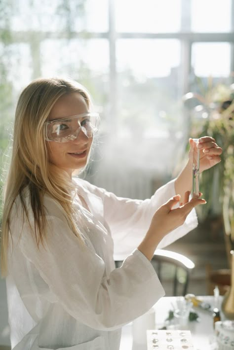 Science Lab Photography, Science Lab Photoshoot, Science Senior Pictures, Pharmacist Photoshoot, Blonde Scientist, Science Photoshoot, Lab Photoshoot, Lab Aesthetic, Lab Photography