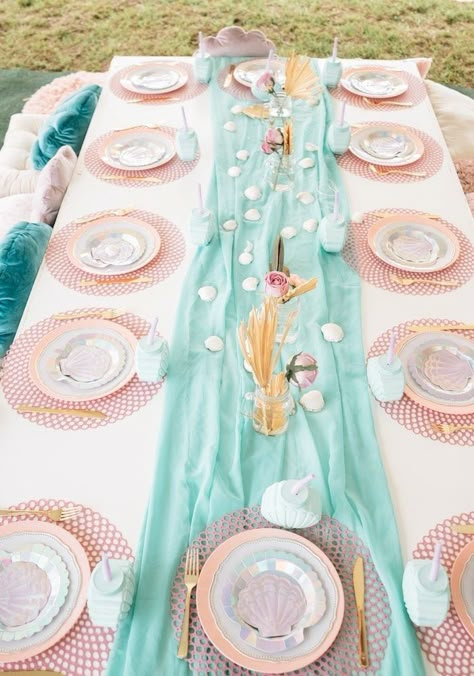 Vogue Birthday Party, Clam Pearl, Mermaid Party Decor, 4de Verjaardag, Shell Plate, Mermaid Pool Parties, Cake Balloons, Boho Mermaid, Mermaid Birthday Party Ideas