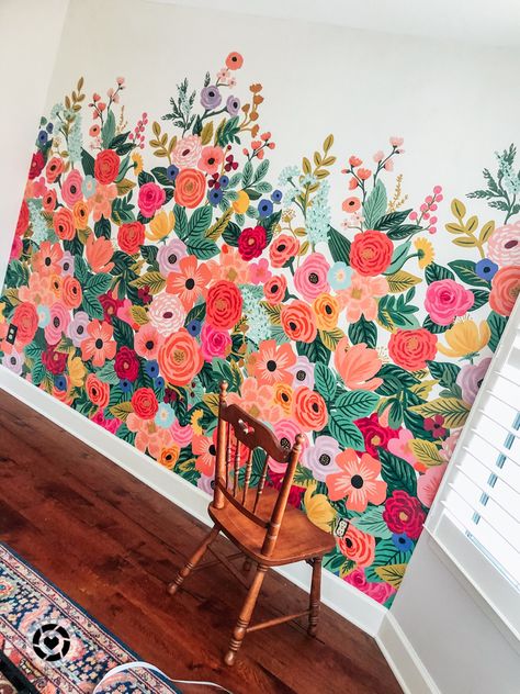 Colorful Bedroom Mural, Accent Wall Mural Living Room, How To Paint A Floral Wall Mural, Simple Floral Wall Mural, Girls Bedroom Wallpaper Accent Wall, Paint Floral Wall, Diy Painted Flowers On Wall, Hand Painted Accent Wall Floral, Cool Wall Murals Bedroom