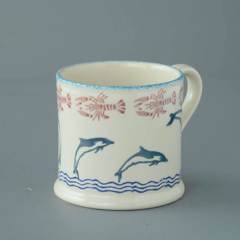 Dolphin Ceramics, Dolphin Mug, Hand Painted Pottery, Pottery Painting, Cute Crafts, Pottery Vase, Pottery Ideas, Dolphins, Diy Ideas