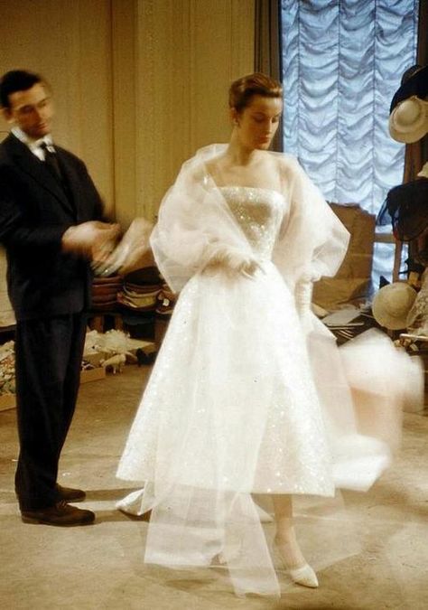 Dior Wedding Dresses, Christian Dior Dress, Vintage View, Dior Dresses, Runway Fashion Couture, Dior Dress, Vintage Couture, Vintage Glamour, 50s Fashion