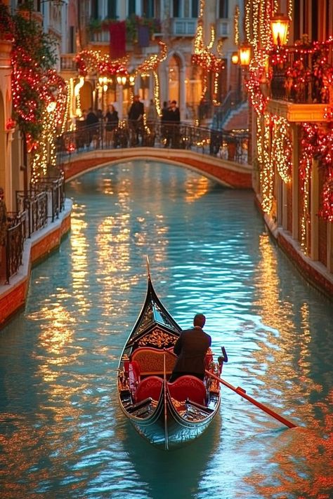 Share a romantic gondola ride through the canals of Venice with your loved one. Discover hidden corners, dine in intimate restaurants, and experience the timeless charm of this city as a couple. 🚤🌹🍝 #VeniceLove #CouplesGetaway #ItalyRomance Gondola Venice Photography, Christmas In Venice Italy, Venice Christmas, Venice Gondola Ride, Venice Pictures, Venice Italy Aesthetic, Venice Aesthetic, Gondola Venice, Venice Italy Photography