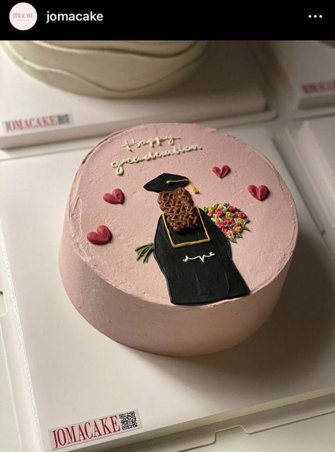 Cake For Graduation University, Cute Graduation Cake Ideas, Hs Graduation Cakes, Graduation Cakes Aesthetic, Graduation Mini Cake, Bento Cake Graduation, Aesthetic Graduation Cake, Graduation Bento Cake, Graduation Cake Aesthetic