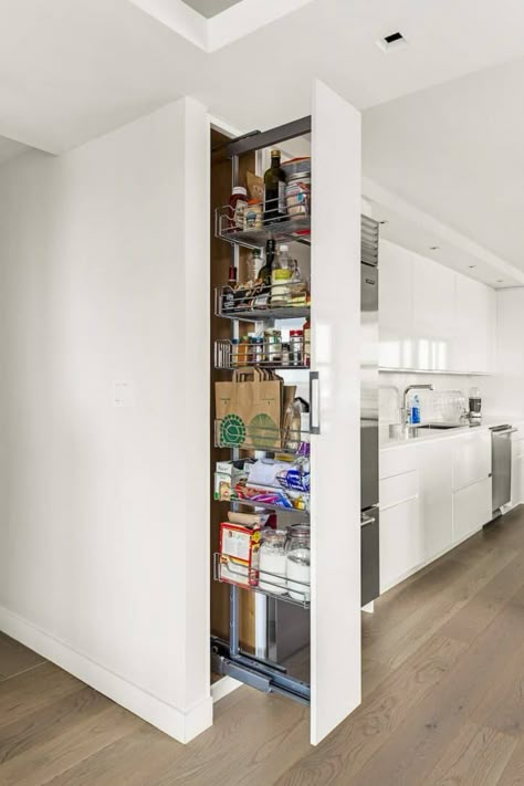 Pull-out pantry Narrow Pantry, Slide Out Pantry, Beige Backsplash, Small House Organization, Accessible Kitchen, Model Dapur, Pull Out Pantry, Beige Cabinets, Pantry Drawers