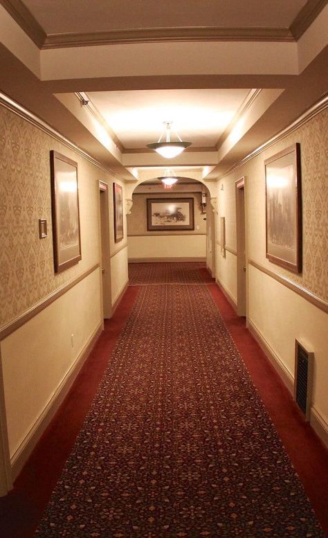 Haunted hall in Stanley Hotel. Photo: daveynin Vintage Hotel Room Aesthetic, Haunted Hotel Aesthetic, Bloxburg Halloween Town, Old Hotel Aesthetic, Vintage Hotel Aesthetic, White Horse Aesthetic, Old Hotel Room, The Shining Aesthetic, Creepy Hotel