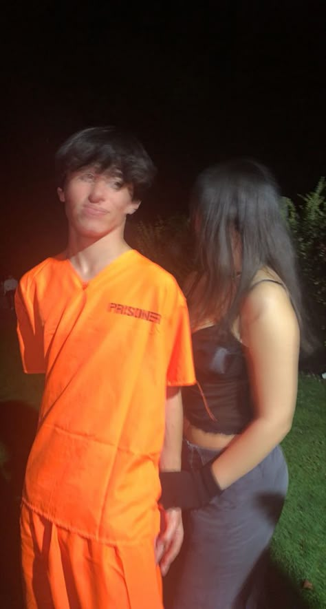 Halloween costume inspo/ couples halloween costume/ police and prinsoner Police And Prisoner Costume Couple, Cop And Prisoner Costumes Couples, Cops And Prisoner Costume, Prisoner Halloween, Inmate Costume, Police Halloween, Jake Paul Team 10, Police Halloween Costumes, Prisoner Costume