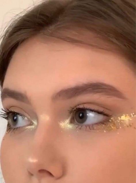 Simple Goddess Makeup, Gvf Outfit Ideas, Hufflepuff Aesthetic Makeup, Grecian Makeup Goddesses, Greece Makeup Look, Glitter Flakes Makeup, Gvf Concert Makeup, Fearless Makeup Look, Glittery Makeup Looks Simple