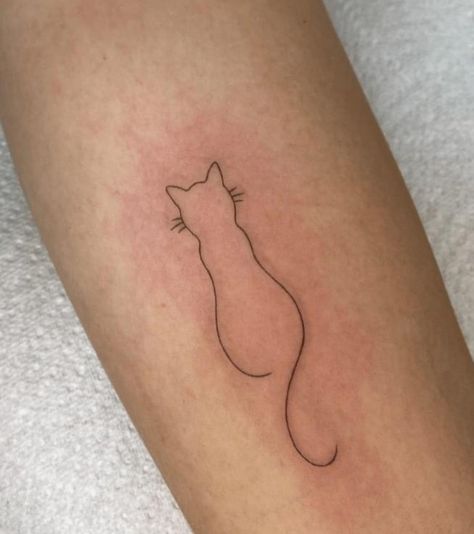 Outline Cat Tattoo, Cat Line Tattoo, Cat Tattoo Outline, Outline Tattoo Ideas, Meow Tattoo, Simple Cat Tattoo, Cat Outline Tattoo, Pet Memorial Tattoo, Cat Tattoo Simple