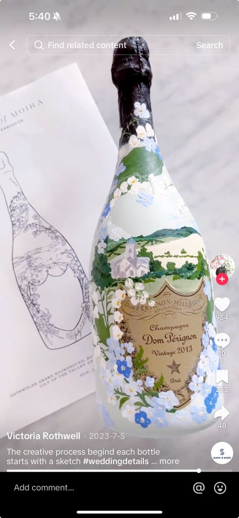 Vodka Bottle Painting, Painted Alcohol Bottles, Painted Liquor Bottles, Champagne Bottle Art, Artsy Projects, Greek Party, Decorated Bottles, Hand Painted Bottles, Painted Bottles