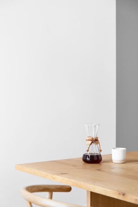 Modern Coffee Photography, Cafe Ambience Ideas, Coffee Making Aesthetic, Coffee Elements, Drinking Black Coffee, Frozen Coffee, Coffee Shot, Soft Minimalism, Coffee Brand