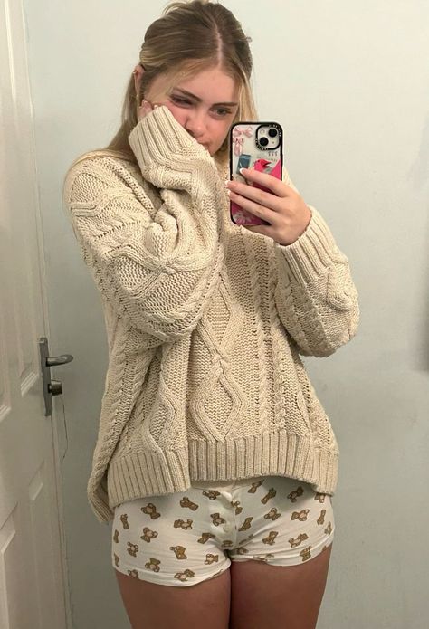 Brandy Pajama Outfit, Brandy Melville Teddy Bear Pjs, Brandy Melville Aesthetic Bedroom, Brandy Melville Set, Brandy Pj Set, Aesthetic Lillies, Autumn Movie Night, Cute Brandy Melville Outfits, Brandy Melville Pjs