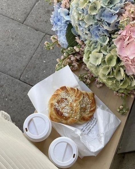 soft summers at home in the country🕊️🌾🌸🧺 If I could by the ocean I would but living in the countryside with mountains, lochs and picnics in wildflower fields is heavenly✨🕊️🧺 #softgirlsummer #summerinthecountry #weekendmornings #softgirlaesthetic #softgirlstyle #softgirlera #pinterestliving #pinterestlife #pinterestgirls #homesteadliving #cottagecoreaesthetics #summerdiary #summerpinterest #summerfeelings #julymoments #summerlikethis Djerf Avenue Aesthetic, Pink Pastry, Djerf Aesthetic, Matilda Djerf Aesthetic, Prep Girl, Rose Smith, Scandi Girl, Spring Afternoon, Wellness Club