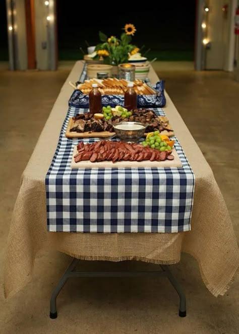 Rooftop Bbq Party, Bbq Theme Dinner Party, I Do Bbq Table Decorations, I Do Bbq Ideas Decorations, Birthday Party Bbq Ideas, Black And White Bbq Party, Backyard Bbq Table Decor, Vintage Bbq Party, August Table Decorations