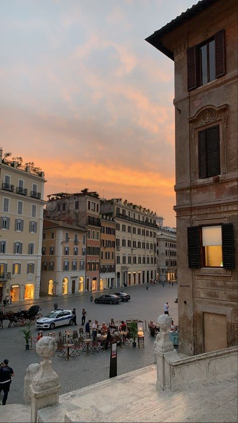 Italy Vibes, European City, Italy Aesthetic, Pure Energy, Italian Summer, Northern Italy, City Aesthetic, Travel Inspo, Pretty Places