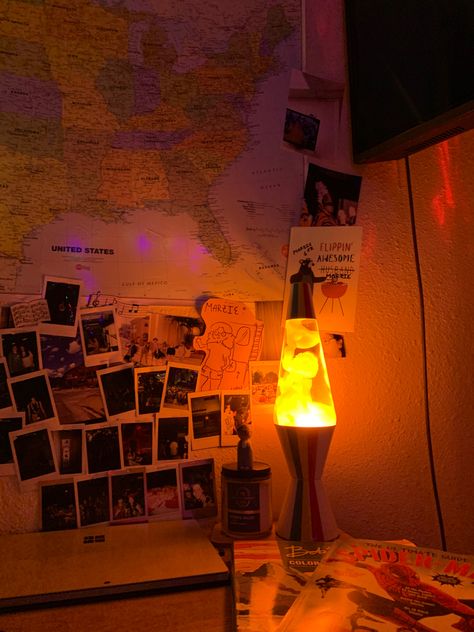 Nerd Dorm Room, Nerd Aesthetic Room, Science Bedroom Aesthetic, Geek Room Aesthetic, Nerd Bedroom Ideas, Nerdy Bedroom Aesthetic, Nerd Bedroom Aesthetic, Nerdy Room Decor, Nerd Room Aesthetic