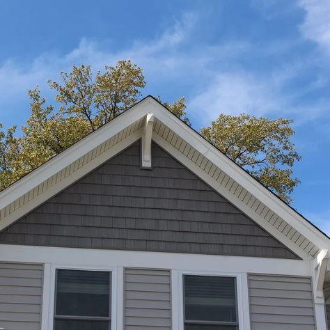 Vinyl Shake Siding - Photos & Ideas | Houzz Peak Siding Ideas, Vinyl Shakes On House, House With Shakes And Siding, Gable End Siding Ideas, Accent Siding Exterior, Faux Cedar Shake Siding, Shake Siding Exterior Accent, Vinyl Shake Siding Exterior, Flagstone Vinyl Siding