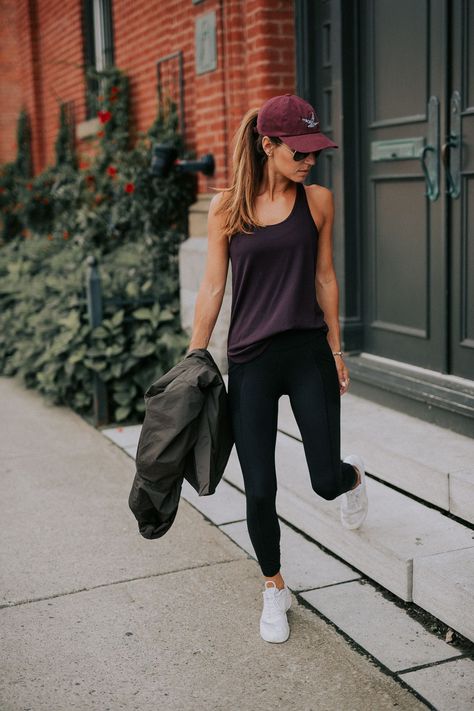 gaya ootd sporty Ootd Sporty, Women Gym Outfits, Modest Workout, Modest Gym Outfit, Moda Academia, Athleisure Outfits Summer, Gymwear Outfits, Look Legging, Estilo Fitness