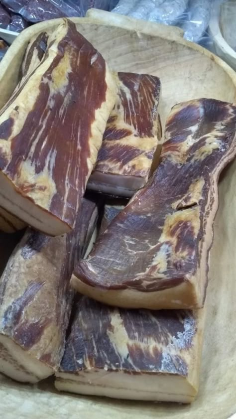 Smoked Bacon Recipes, Meat Preservation, Pastrami Recipe, Cured Meat Recipes, Curing Meat, Curing Salt, Bbq Appetizers, Meat Curing, Meat Processing