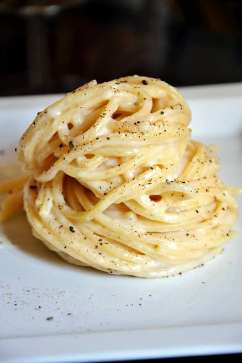 Italian Pasta Recipes Authentic, How To Make Spaghetti, Pasta Italiana, Pasta Pesto, Italian Pasta Recipes, Think Food, Idee Pasto Sano, Pasta Pasta, Italian Pasta