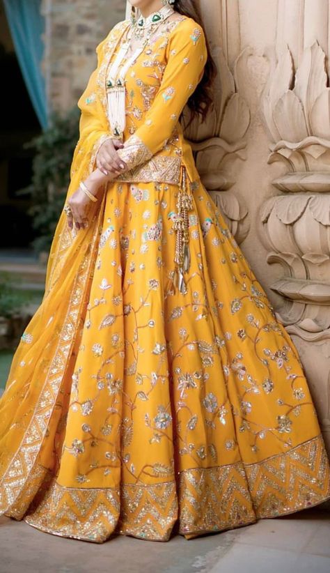 Indian Vouge, Bridal Suits Punjabi, Function Dress, Latest Bridal Lehenga Designs, Simple Lehenga, Latest Bridal Lehenga, Wedding Lehenga Designs, Lehenga Designs Simple, Punjabi Outfits