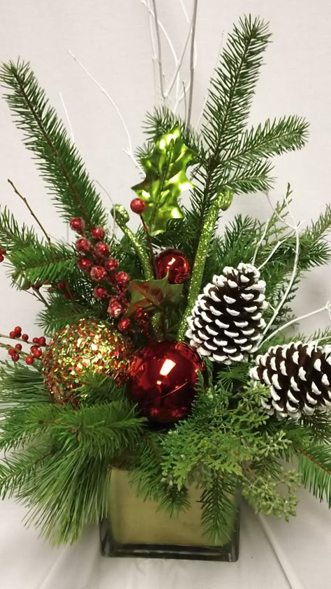 Table Top Christmas Arrangements, Christmas Centerpieces Diy Flowers, Small Christmas Arrangements Ideas, Christmas Silk Floral Arrangements, Christmas Flower Arrangements Ideas, Christmas Floral Centerpieces, Flower Arrangements Winter, Christmas Greenery Arrangements, Floral Arrangements Winter