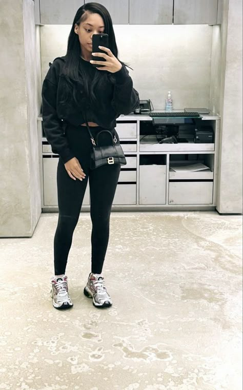 Balenciaga Sneakers Outfit, Calm Fits, Outing Outfit, Teen Swag Outfits, Fly Outfit, Boujee Outfits, Balenciaga Sneakers, Set Outfits, Chill Fits