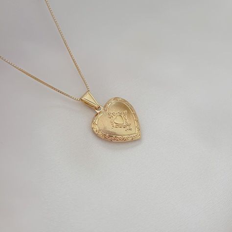 Brand New Heart Locket Charm Necklace. You Can Place Tiny Picture Inside The Locket. Material: Gold Filled Lobster Clasp Closure Pendant Dimensions: 1.25'h 0.75'w Gold Filled Is A Beautiful More Affordable Alternative To Solid Gold As It Is A Genuine Layer Of Gold Permanently Bonded Onto Base Metal With Heat And Pressure That Contains 100+ Times More Gold Than Gold Plated. It Is Extremely Durable, Wont Chip Flake Or Tarnish Watermelon Necklace, Gold Heart Locket, Pearl Strands Necklace, Picture Necklace, Star Charm Necklace, Chain Heart, Locket Pendant Necklace, Heart Locket Necklace, Heart Pendant Gold