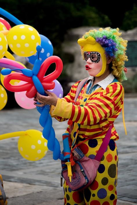 Selling the balloons. A woman disguised as a clown selling the balloons in hubei , #AD, #woman, #disguised, #Selling, #balloons, #clown #ad Clown Theme, Clown Birthday, Ranch Party, Jojo Oc, Clown Balloons, Clown Show, Clown Costumes, Poetry Slam, Balloon Holders