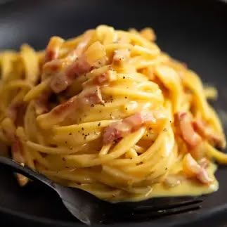 Recipe With Alfredo Sauce, Creamy Carbonara Sauce, Recipe Tin Eats, Tin Eats, Spaghetti Carbonara Recipe, Risotto Alla Milanese, Pasta Alla Carbonara, Carbonara Sauce, Best Pasta Dishes