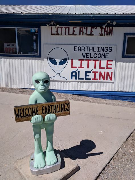 Rachel Nevada, Alien Village, Creepy Motel, Alien In The Attic, Extraterrestrial Highway Nevada, Burger Business, Abandoned Motel, Aliens And Ufos, City Vibe