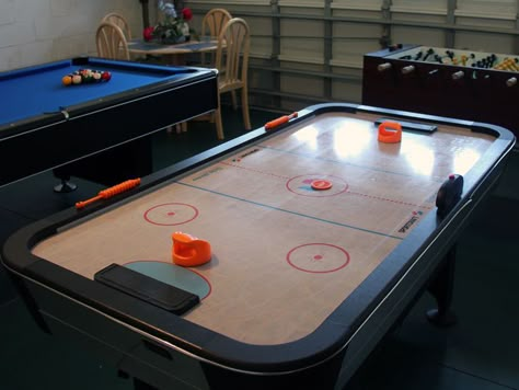 Air Hockey Game Room, Game Room With Pool Table, Men's Bedroom Design, Florida Vacation Home, Girls Apartment, Table Hockey, Small Game Rooms, Hockey Room, Hockey Table