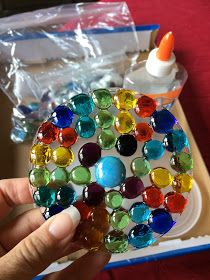 Easy Suncatchers, Suncatchers Diy, Diy Suncatchers, Head Boards, Easy Craft Projects, Mason Jar Diy, Mason Jar Crafts, Jar Crafts, Kid Crafts