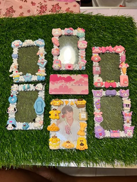 U need to give your photocards a home 💕Material: Cream Glue 💕Any model is available 💕100% Handmade 💕DM for more info. #decoden #whipecreamlovers #design #charms #whip #candy #decorations #amodecorar #chupachups #gunmybears #creamglue #photoholdel Cream Glue Ideas, Decoden Photocard, Photocard Keychain, Cream Glue, Candy Decorations, House Materials, Shop Ideas, Photo Cards, Glue