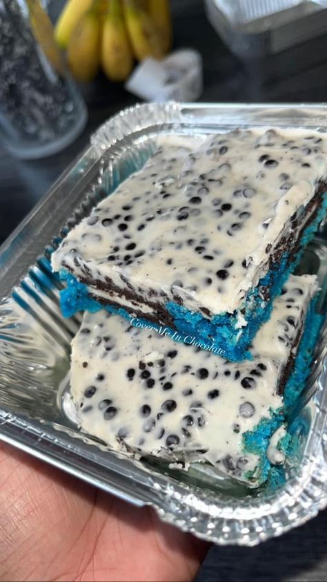 Cookies Monster Cake, Blue Velvet Cookies And Cream Brownies, Sweet Simple Recipes, Blue Velvet Oreo Brownies, Blue Velvet Brownies Recipe, Cookie Monster Food Ideas, Blue Velvet Brownies, Cookie Monster Cookies Recipe, Cookie Monster Brownies