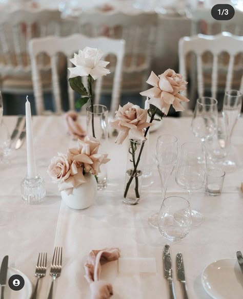 Dusty Pink Wedding Flowers, Simple Wedding Tablescapes, Pink Wedding Flowers Centerpiece, Vase Centerpiece Wedding, Wedding Dusty Pink, 30th Birthday Dinner, Pink Reception, Club Pics, Wedding Table Styling