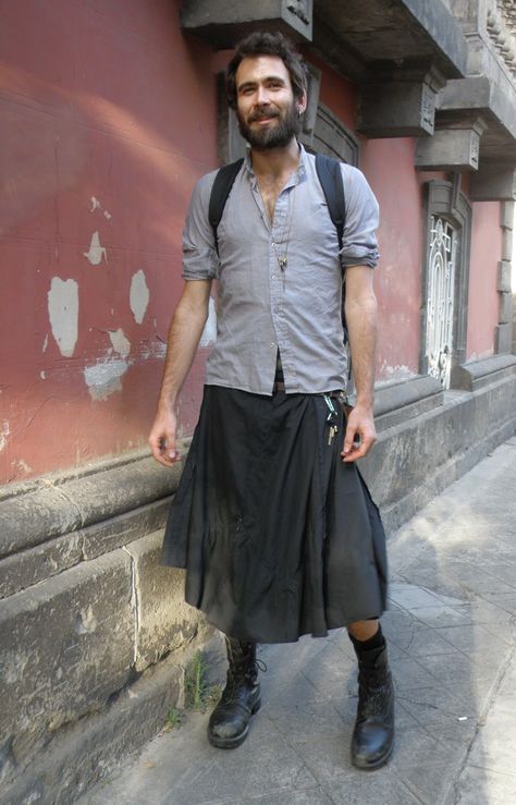 Mexican Street Style: Skirt out Mexican Street Style, Boys In Skirts, Guys In Skirts, Beard Designs, Men Wearing Skirts, Gender Fluid Fashion, Men In Kilts, Mexican Street, Androgynous Fashion