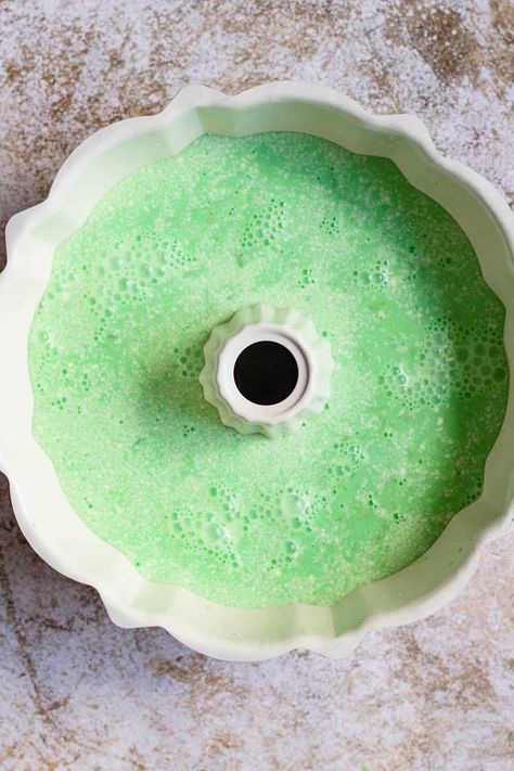 Christmas Congealed Salad, Lime Jello Salad With Cream Cheese, Jello Mold Recipes Vintage, Lime Jello Salad Recipes, Christmas Jello Salad, Lime Jello Recipes, Jello Salad Recipes, Lime Jello Salad, Green Jello Salad