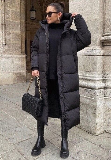 Look Winter, Winter Mode Outfits, Look Boho Chic, Long Black Coat, Long Puffer Coat, Black Winter Coat, Long Puffer, Looks Black, Black Puffer