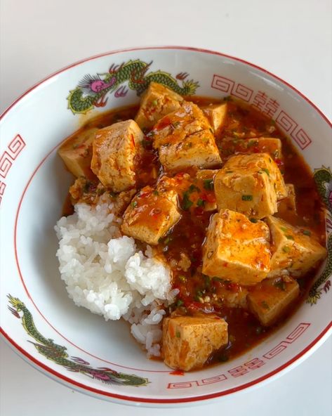 Vegan Mapo Tofu, Vegan Recipes Aesthetic, Asian Meal Ideas, Vegan Aesthetic Food, Japanese Food Vegetarian, Tofu Aesthetic, Vegan Meals Aesthetic, Tofu Bibimbap, Traditional Asian Food