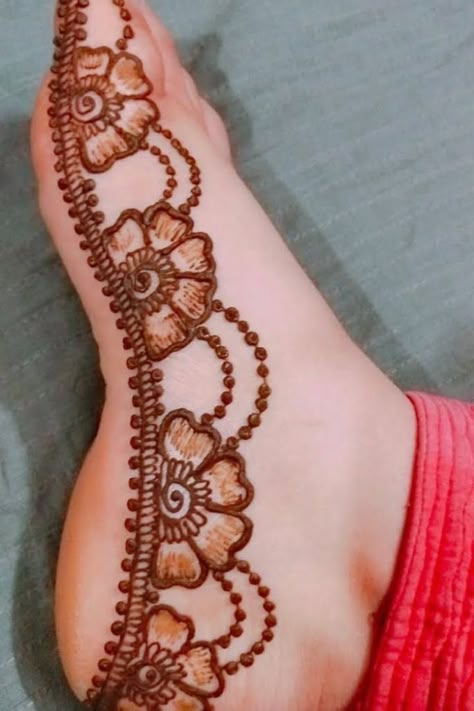 Mehndi Designs Finger, Foot Mehndi Design, Henna Hand Designs, Foot Mehndi, Legs Mehndi, Foot Henna, Leg Mehndi, Full Mehndi, Eid Mehndi Designs