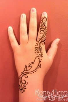 Henna Motive, Small Henna Tattoos, Small Henna Designs, Henna Tattoo Ideas, Henne Tattoo, Cute Henna Designs, Cute Henna Tattoos, Henna Style Tattoos, Small Henna