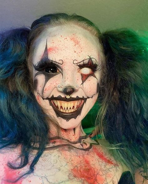 Haunted House Makeup, Creepy Clown Makeup, Scary Clown Costume, Clown Hair, Cute Clown Makeup, Halloween Makeup Clown, Clown Halloween Costumes, Scary Clown Makeup, Clown Horror