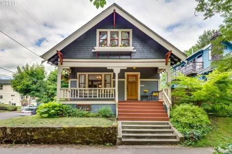 Craftsman House Exterior, Craftsman Bungalow Exterior, Craftsman Home Exterior, Craftsman Interior Design, 1920s Craftsman, Hastings House, Craftsman Houses, Portland House, Bungalow Cottage