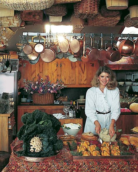 Turkey Hill: Martha's First House | Martha Stewart Martha Stewart Kitchen, Bedford New York, Martha Stewart Home, Turkey Hill, Sycamore Wood, Lots Of Food, Oak Kitchen Cabinets, Casa Vintage, First Kitchen