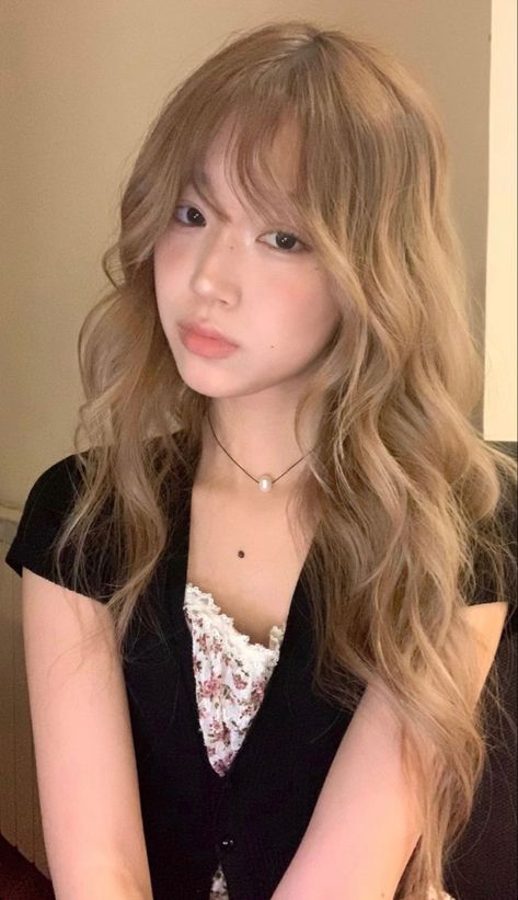 Ulzzang Wavy Hair, Asian Strawberry Blonde Hair, Cool Skin Tone Hair Color, Blonde Hair Japanese, California Blonde Hair, Blonde Hair Korean, Blonde Asian Hair, How To Have Style, Beige Hair