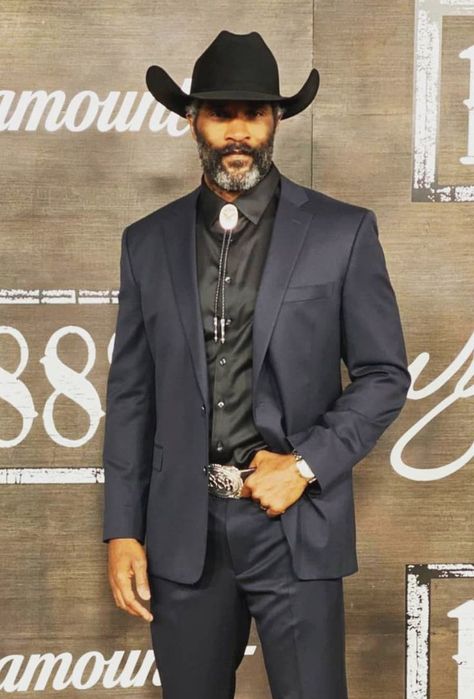 Suits And Cowboy Hats Wedding, Wedding Cowboy Outfit Men, Black Western Outfit Men, Black Man Cowboy Outfit, Cowboy Tuxedo Wedding, All Black Mens Outfit Formal, Western Formal Outfits Men, Black Tie Country Wedding, All Black Cowboy Outfit For Men