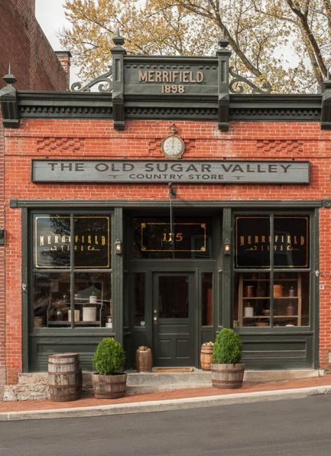 Restaurant Entryway Design, Bar Storefront Design, Historical Restaurant Design, Brick Cafe Exterior, Commercial Curb Appeal, Vintage Store Fronts Facades, Vintage Storefront Design, Downtown Store Fronts, Pretty Store Fronts