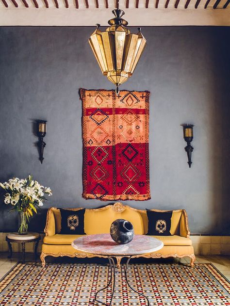 Guide: How to Hang a Rug on the Wall as Gorgeous Wall Art Blankets On Wall, Hanging Blankets On Wall, Wall Rug Hanging, Hanging Blankets, Boho Rabbit, Rug On The Wall, Hanging Textiles, Rug Hanging, African Living Rooms