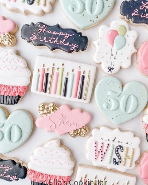 19th Birthday Cookies Decorated, Pastel Birthday Cookies Decorated, 20th Birthday Cookies Decorated, Mom Birthday Cookies, Birthday Biscuits Ideas, Birthday Icing Cookies, Woman Birthday Cookies, Birthday Cookies Women, 50th Birthday Decorated Cookies